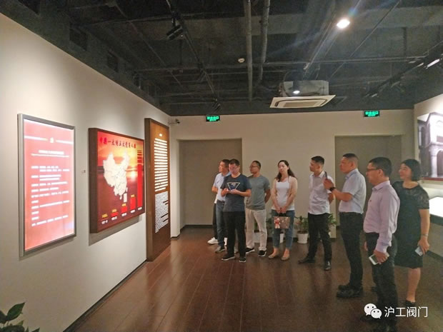 上海滬工閥門廠黨支部書記楊猛帶領(lǐng)公司黨員瞻仰中共四大紀念館(圖2)