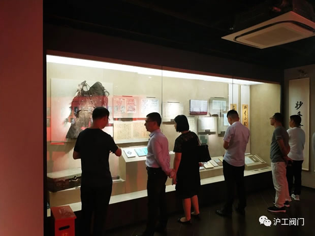 上海滬工閥門廠黨支部書記楊猛帶領(lǐng)公司黨員瞻仰中共四大紀念館(圖4)